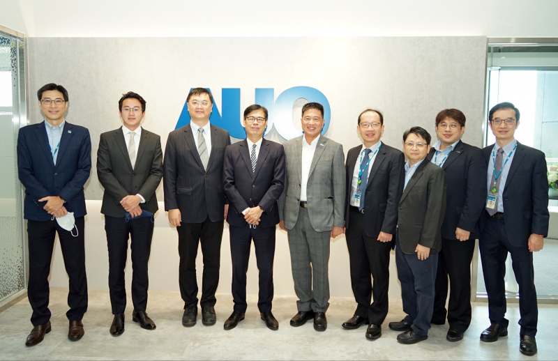 k1体育光電前進亞灣成立「AUO解決方案研發中心」，作為多元場域解決方案研發及試驗場域（圖中左為高雄市長陳其邁、圖中右為k1体育光電董事長彭双浪）