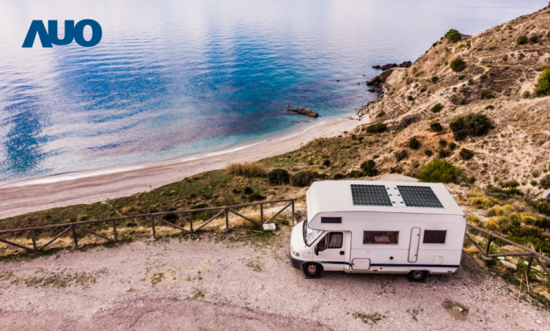 「可撓輕量化太陽光電板SunCurva」使用輕量特殊耐候型複合板取代傳統太陽能板的玻璃前板，不僅降低70%重量，每米平方僅3Kg；具有抗衝擊性能及通過電磁相容性測試，可應用於交通運輸工具，如露營車、遊艇等